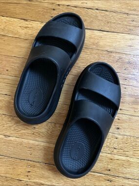 OOFOS Kids Black Dual-Strap Slide Sandals